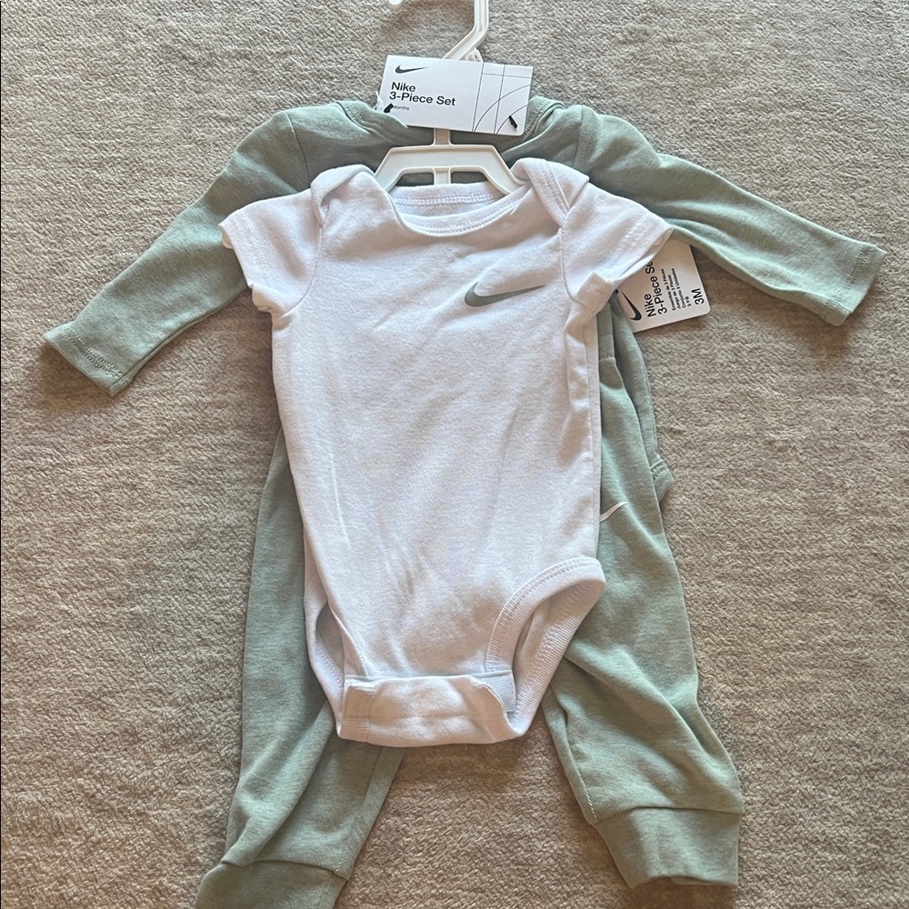 Nike 3 Month Set in White and Blue-Green